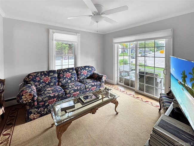 Building Photo - 471 Main St