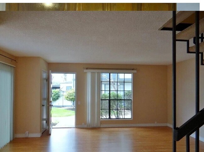 Building Photo - 3 BR Townhouse Located on UCSD Bus Line w/...