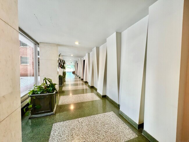 Building Photo - 444 Bedford St