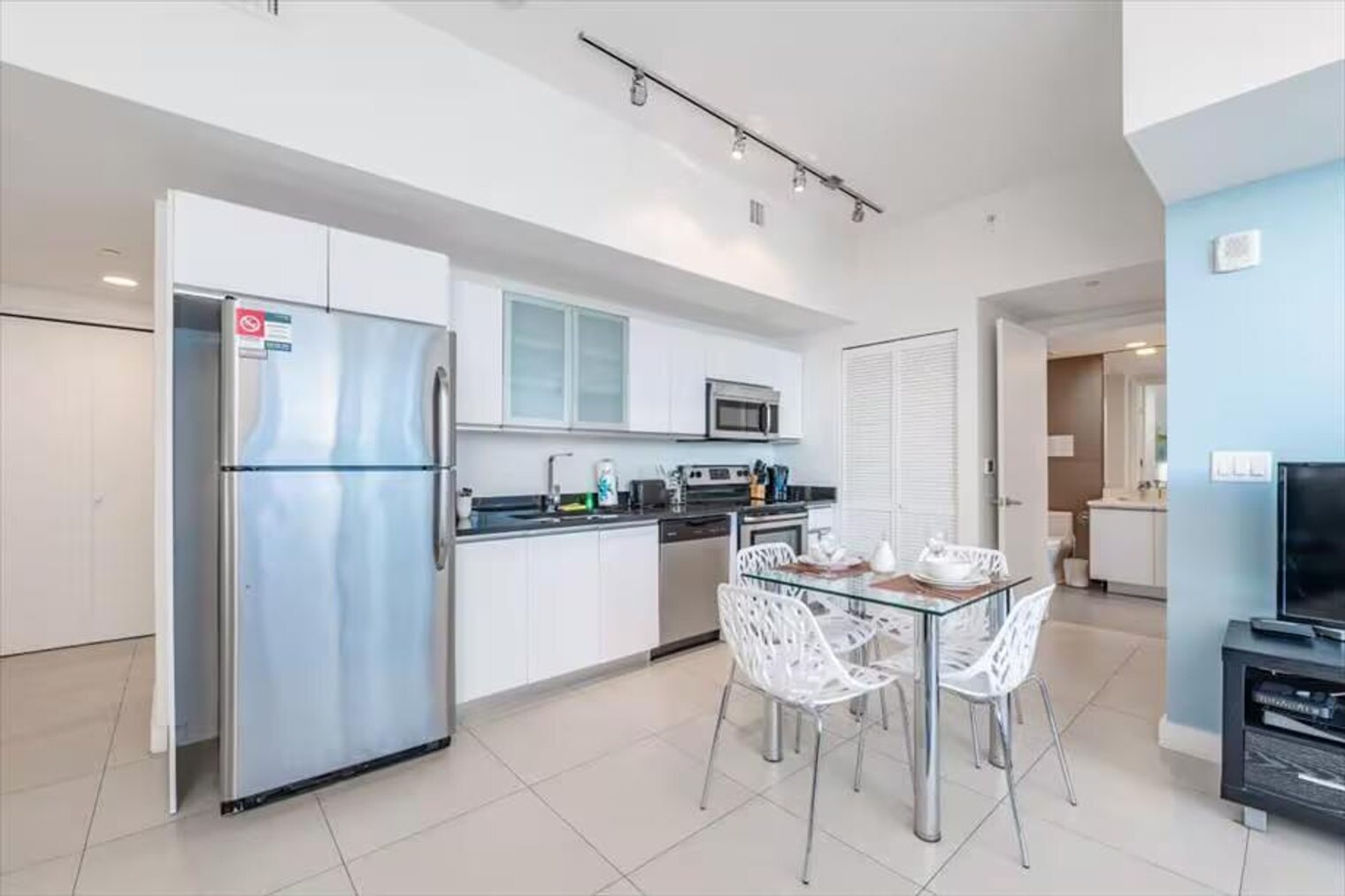 Building Photo - 6551 Collins Ave