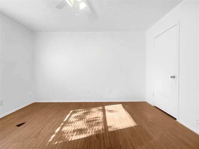 Building Photo - 5002 Weidemar Ln
