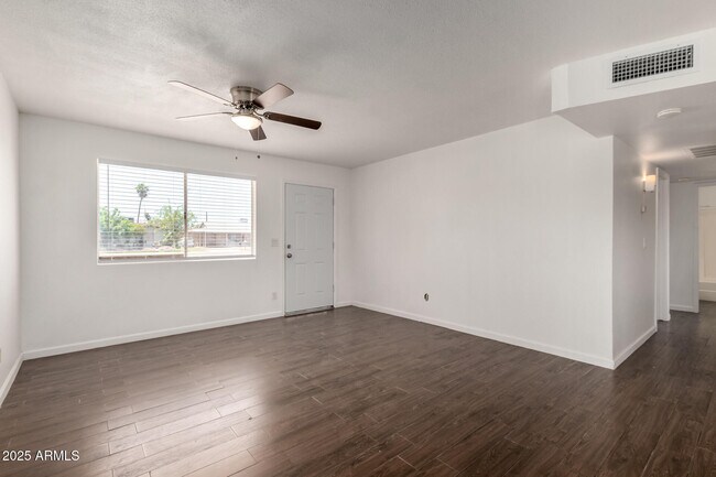 Building Photo - 4636 W Mission Ln