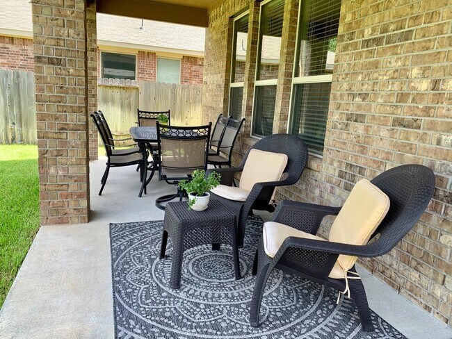 Building Photo - 24207 Oakdale Hls