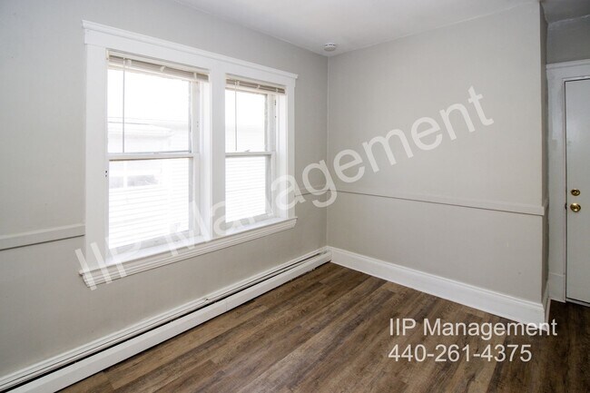 Building Photo - 1609 Lakewood Ave