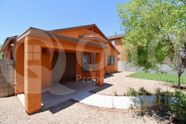Building Photo - 2353 E Calle Sierra Del Manantial