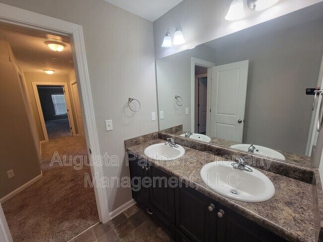Building Photo - 1733 Ethan Way