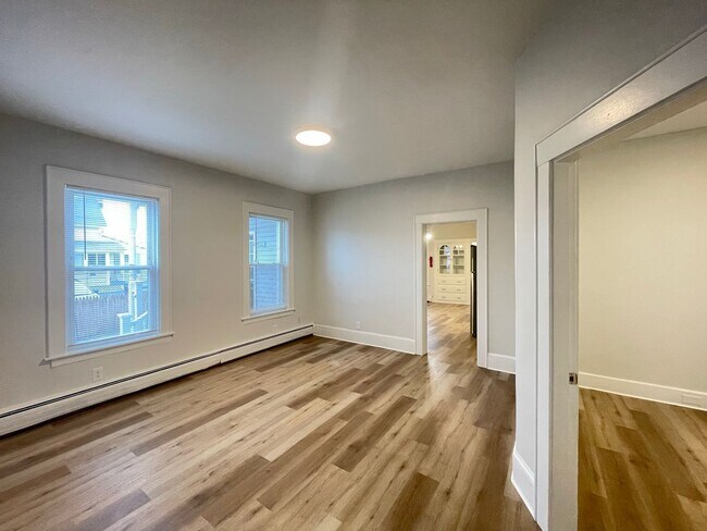 Building Photo - 386 Rimmon St
