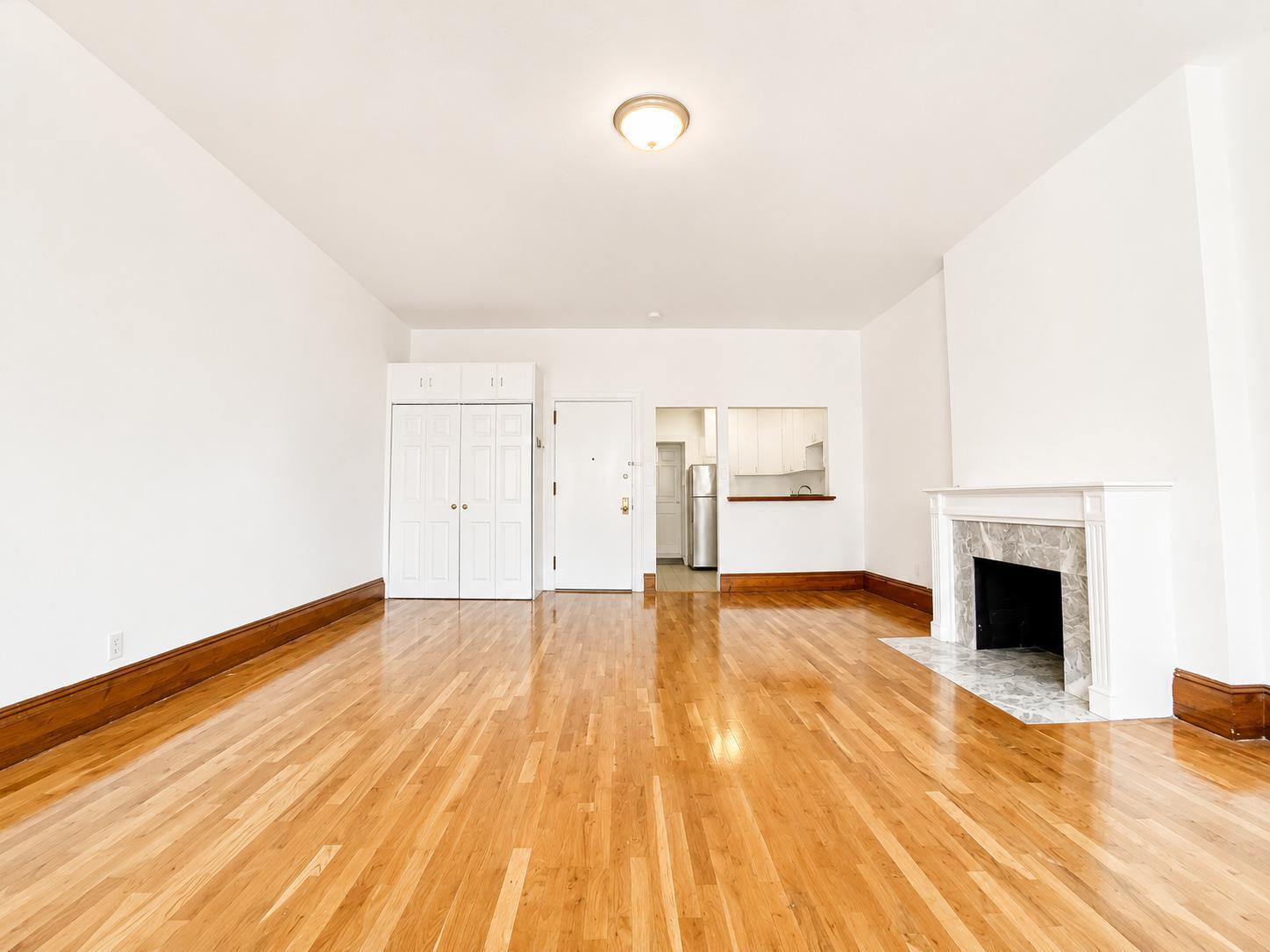 Building Photo - 302 W 107th St