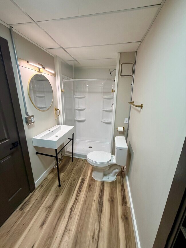 Building Photo - 415 S James St