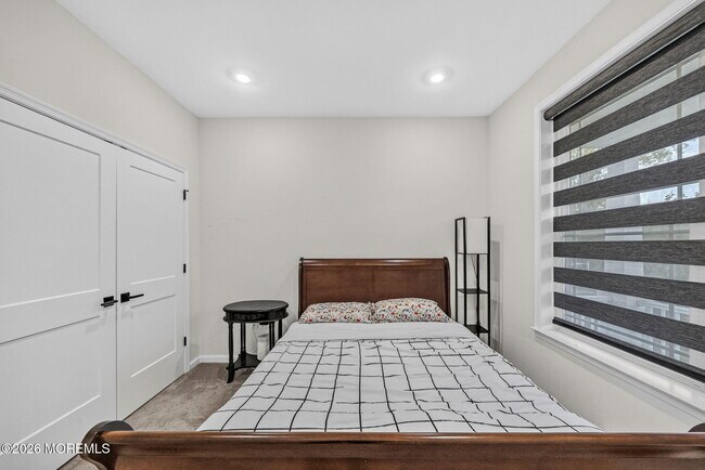 Building Photo - 319 Tulip Ct