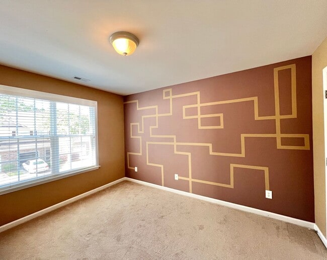 Building Photo - Beautiful 3BD, 2.5BA Raleigh Townhome in t...