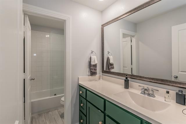 Building Photo - 2425 Longspur Dr