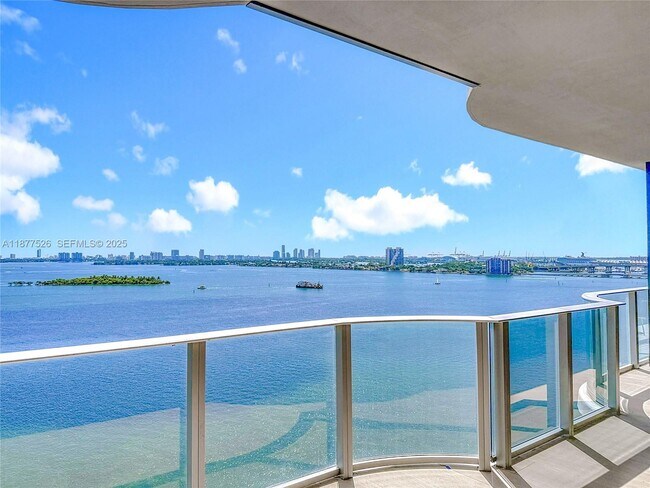 Building Photo - 700 NE 24th St