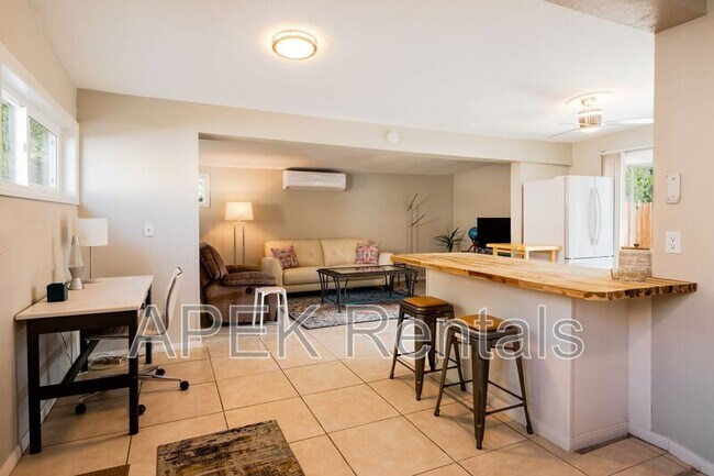 Building Photo - 477 E Vía Colusa