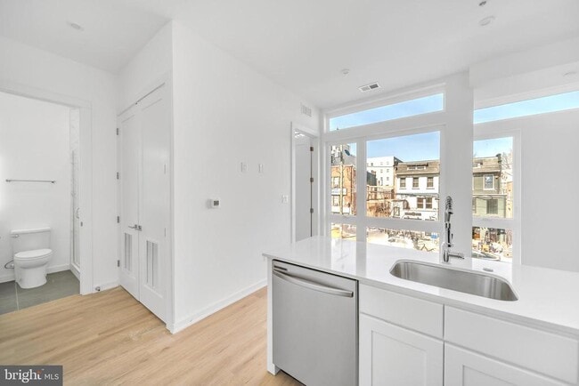 Building Photo - 710 Kennedy St NW