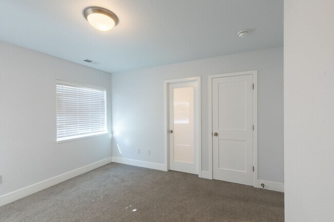 Building Photo - 1056 Watt St