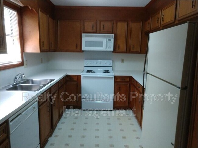 Building Photo - 302 Aspen Ct