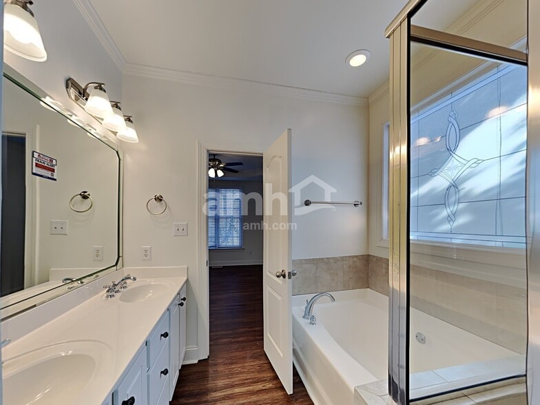 Building Photo - 830 Red Hawk Ct