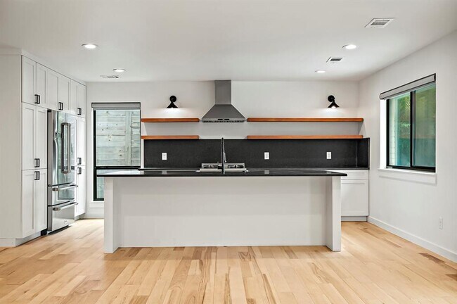 Building Photo - 7700 Manassas Dr