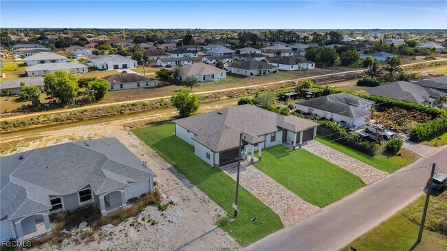 Building Photo - 1121 Hightower Ave S