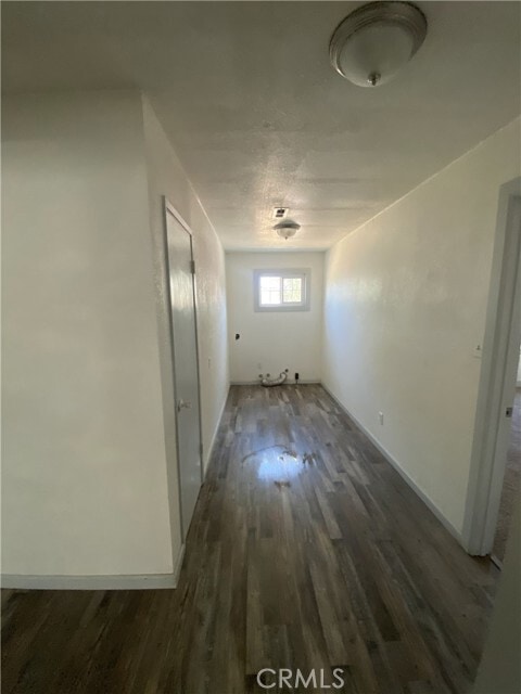 Building Photo - 626 W San Joaquin Ave