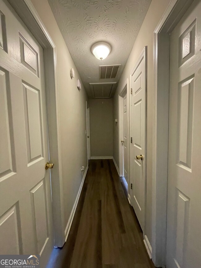 Building Photo - 42 Pope Rd