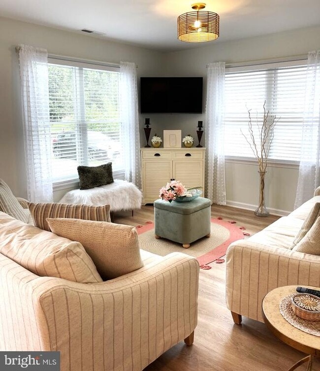 Building Photo - 216 5th St