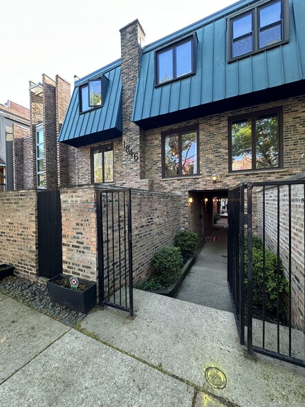 Primary Photo - 1846 N Hudson Ave