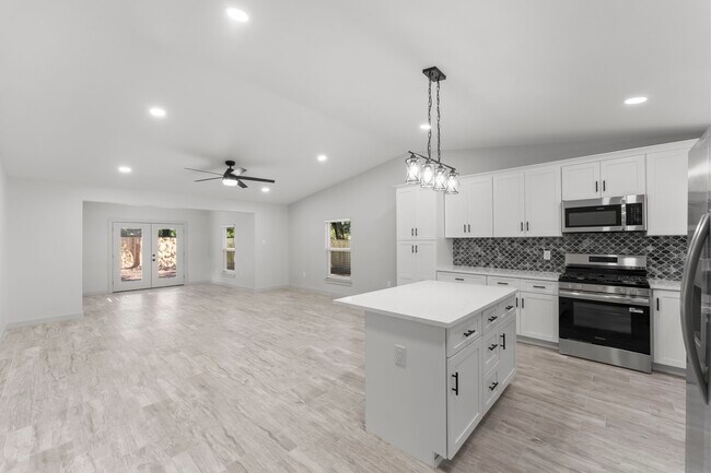 Building Photo - 5 Canyon Oak Pl