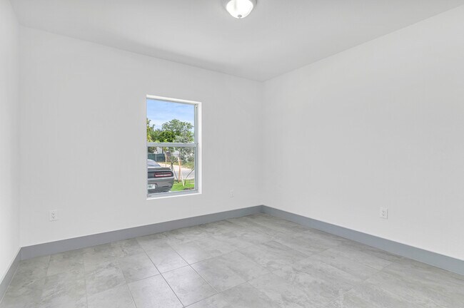 Building Photo - 2360 NW 14th St