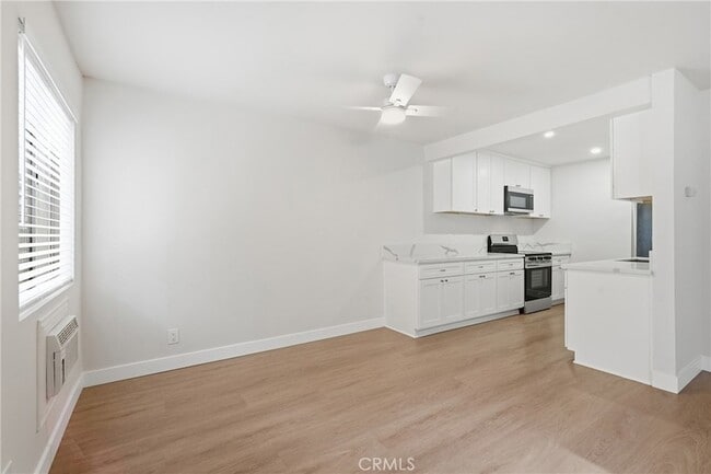Building Photo - 374 Miraleste Dr