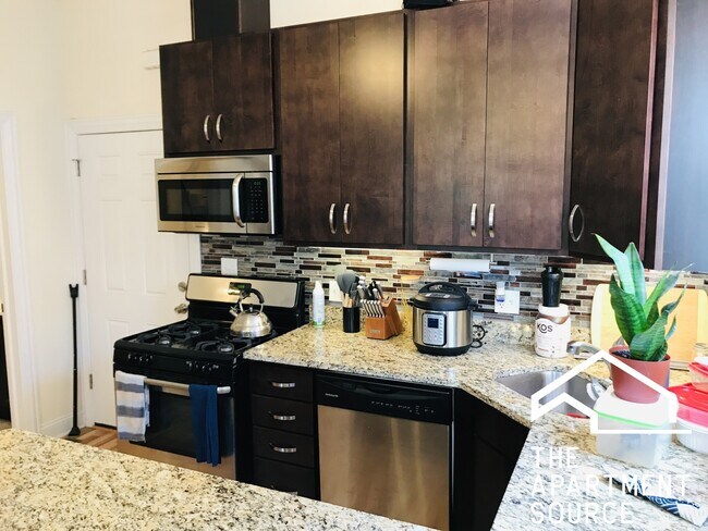 Building Photo - 1622 N Fairfield Ave