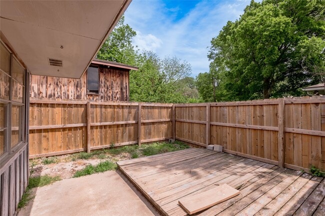 Building Photo - 1819 Ave Q