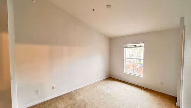 Building Photo - Spectacular 2 Story 2 bed and 2 bath condo at Regent Park!!