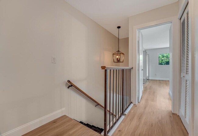 Building Photo - 2108 NE 44th St