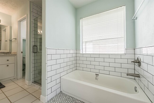 Building Photo - 14403 Little Willow Walk