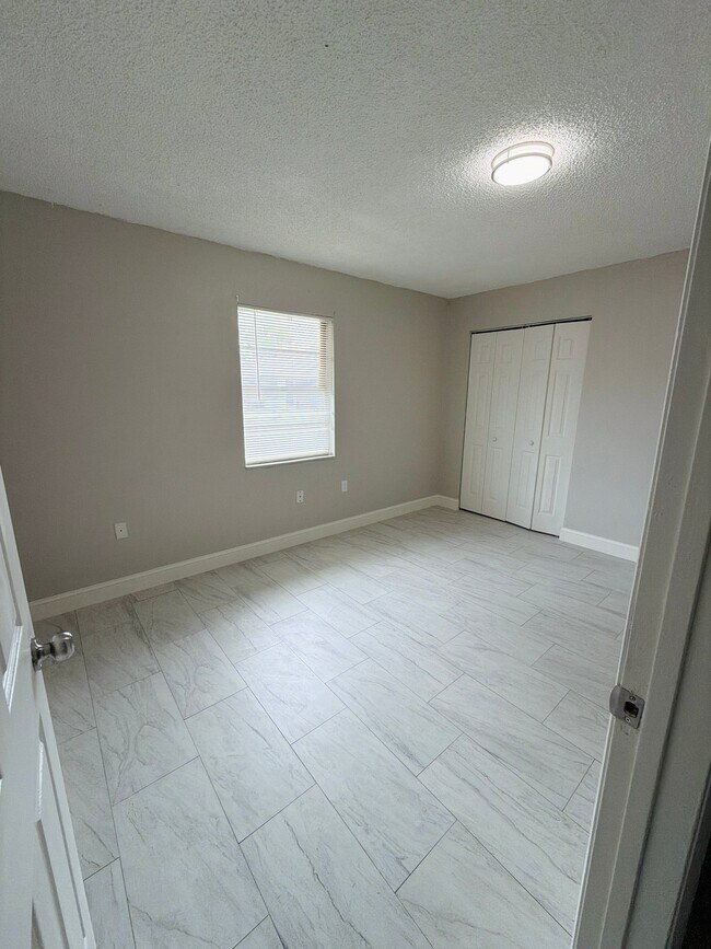 Building Photo - 536 Pinewood Ave