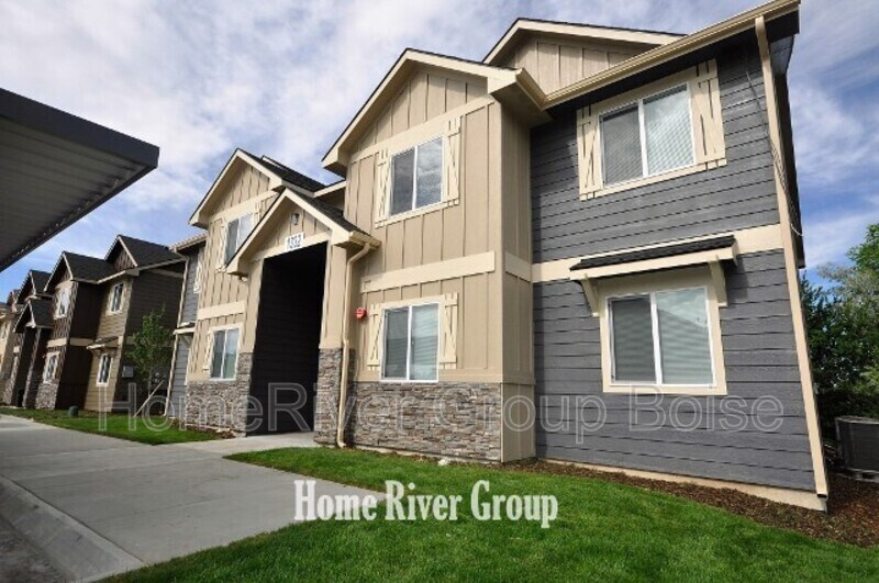 Building Photo - 1326 S Edgewater Cir