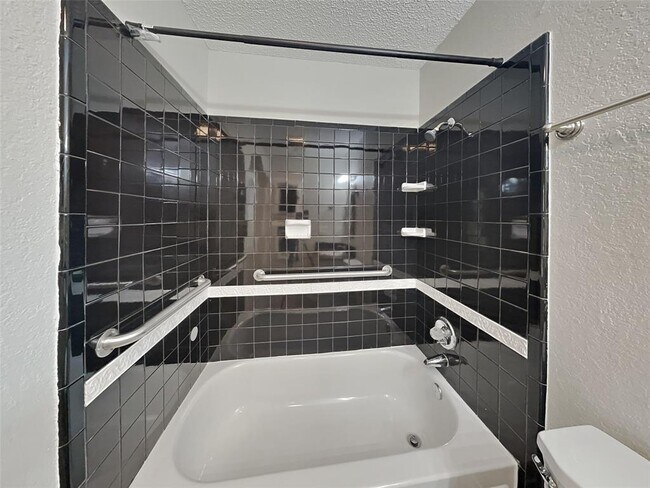 Building Photo - 1201 Hilburn Ct