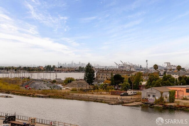 Building Photo - 260 Brooklyn Basin Wy