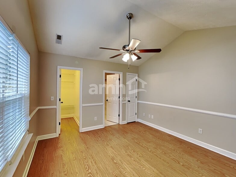 Building Photo - 6005 Mountview Dr