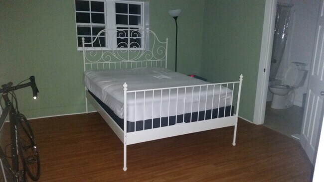 Building Photo - 1051 Glenwood Ave SE