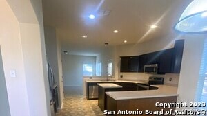 Building Photo - 823 Point Cove