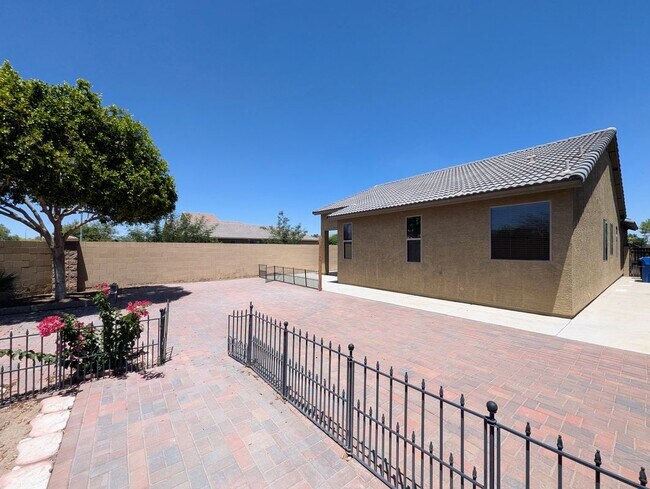 Building Photo - 3731 W St Kateri Dr