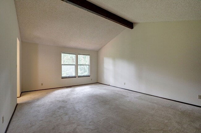 Building Photo - Spacious 4BR 2.75BA Tri-level home in quie...