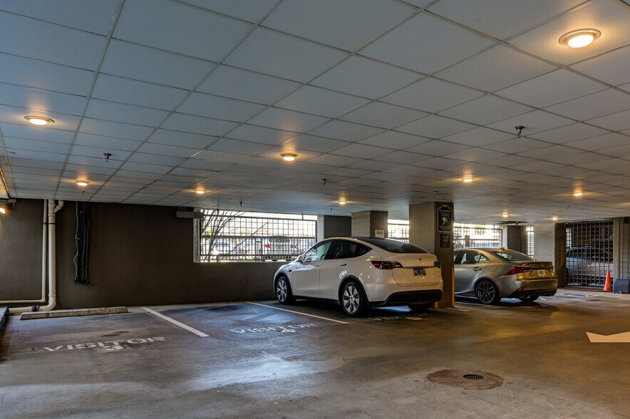 Building Photo - 3334 Peachtree Rd NE