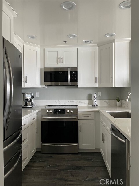 Building Photo - 525 E Seaside Way