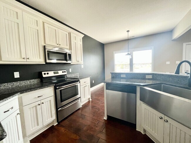 Building Photo - 150 Travis Blvd