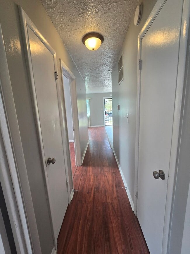 Building Photo - Beautiful 3 Bedroom home near West 10th and White River