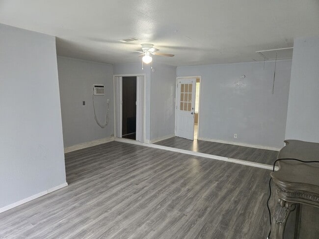 Building Photo - 5270 Wildwood Dr